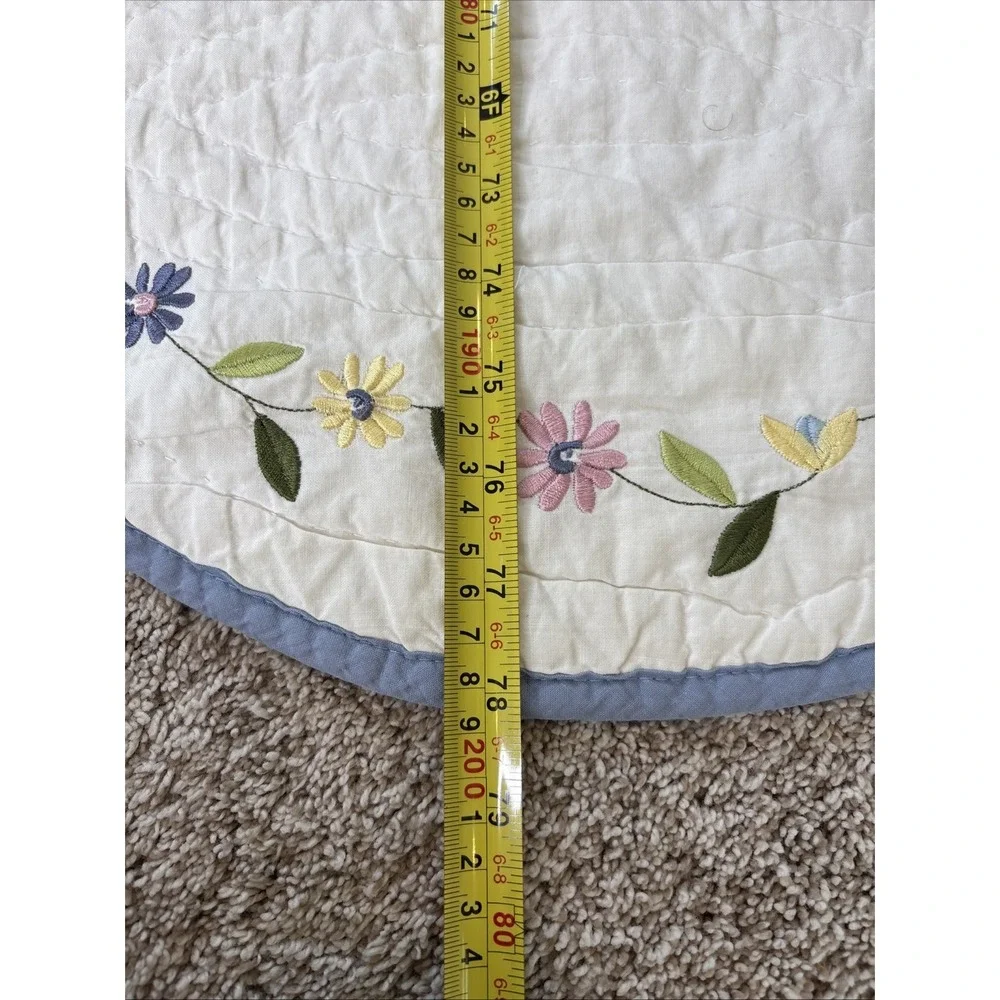 Embroidered Floral Wreath Full Cream Quilt & Shams Scalloped Edge Cottagecore